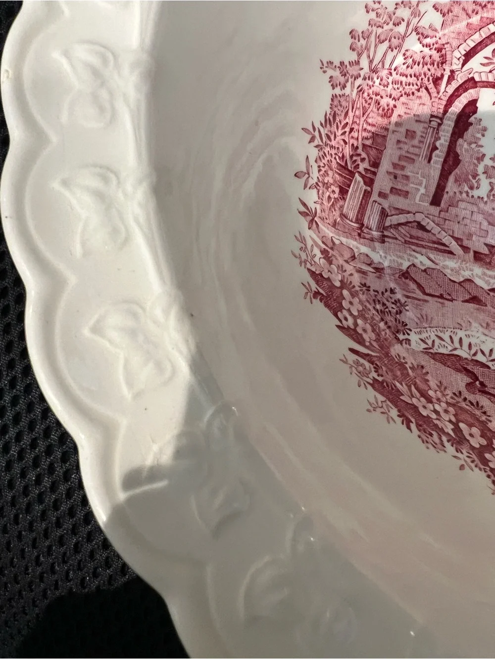 TAYLOR SMITH & TAYLOR ENGLISH ABBEY RED ROUND VEGETABLE BOWL 7 3/4